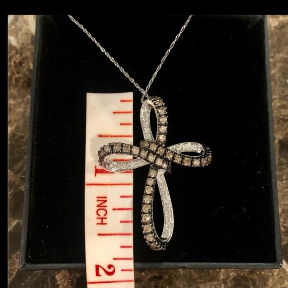 Diamond cross necklace 2 ct. - Picture 8 of 10